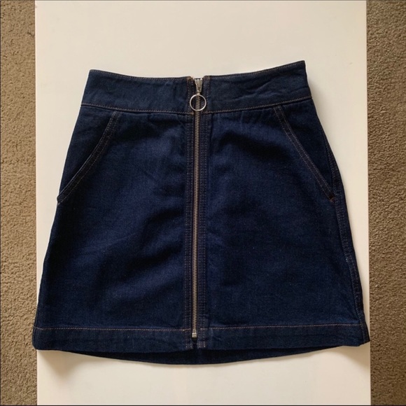 Topshop Moto Denim Skirt. Size 4 - Picture 2 of 6